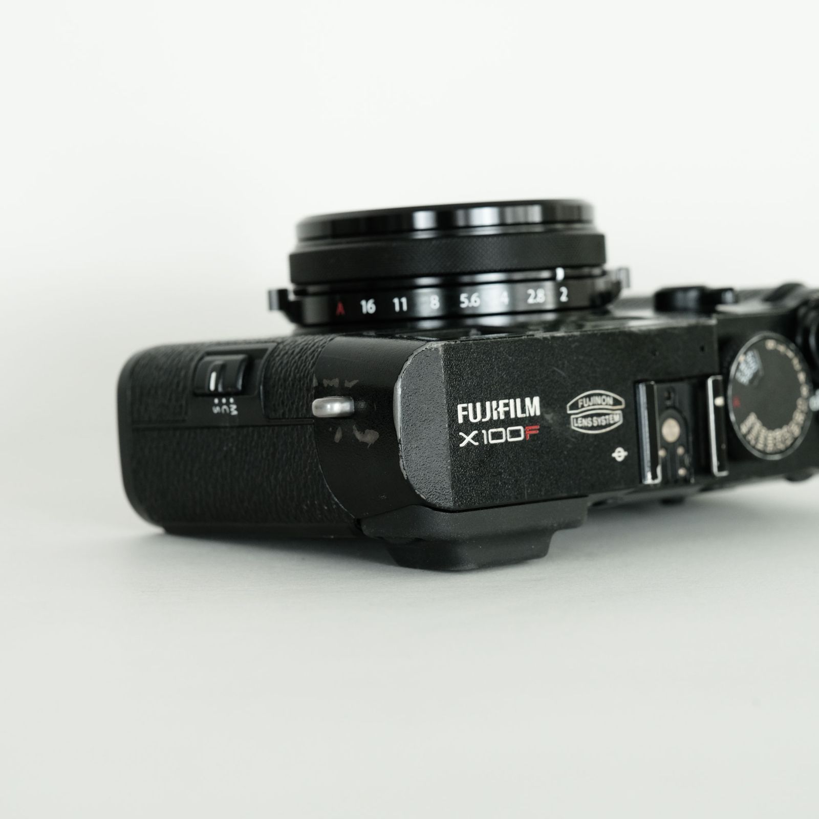 良品｜シャッター数100回｜外付けグリップ付] FUJIFILM X100F ブラック 