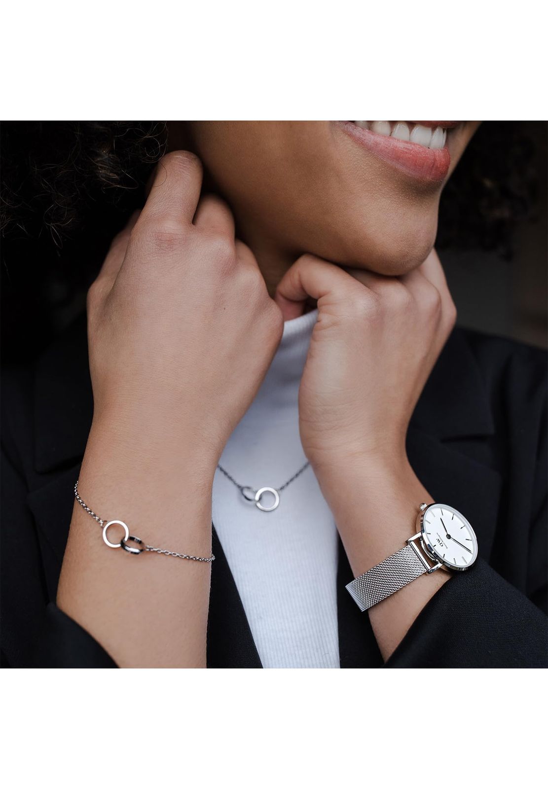 新品未使用★アレクサンドルドゥパリ 花モチーフカチューシャ ヘアアクセ 白 仏製 アレクサンドルドゥパリ カチューシャ 花 パール 美品 アレクサンドル