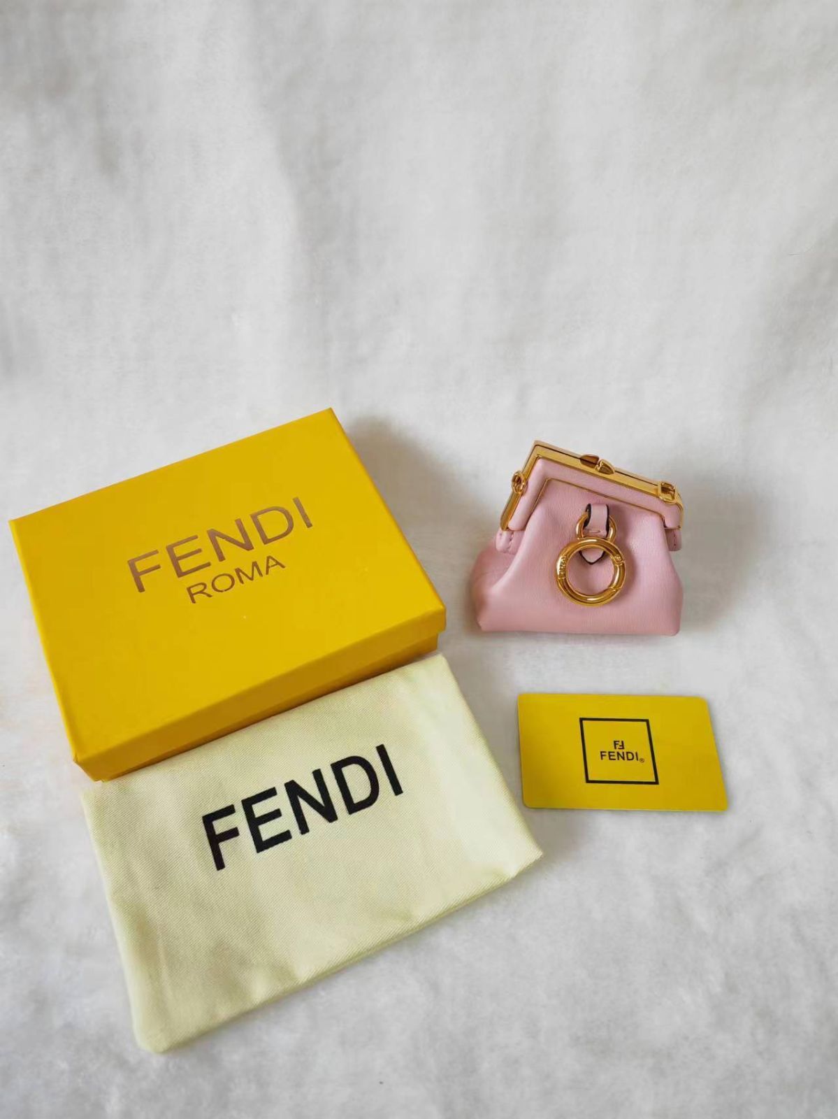 FENDI ナノフェンディ ファースト チャーム シアリング