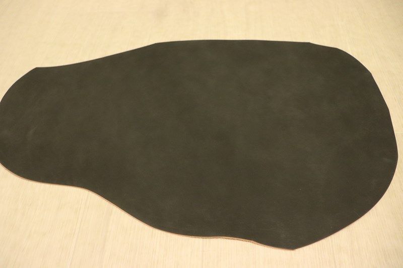 ブラック 20ds ヌメ革 コードバン 国産 レザー 蝋引き 半裁 一枚革 レザークラフト 革 皮 本革 diy 生地 材料
