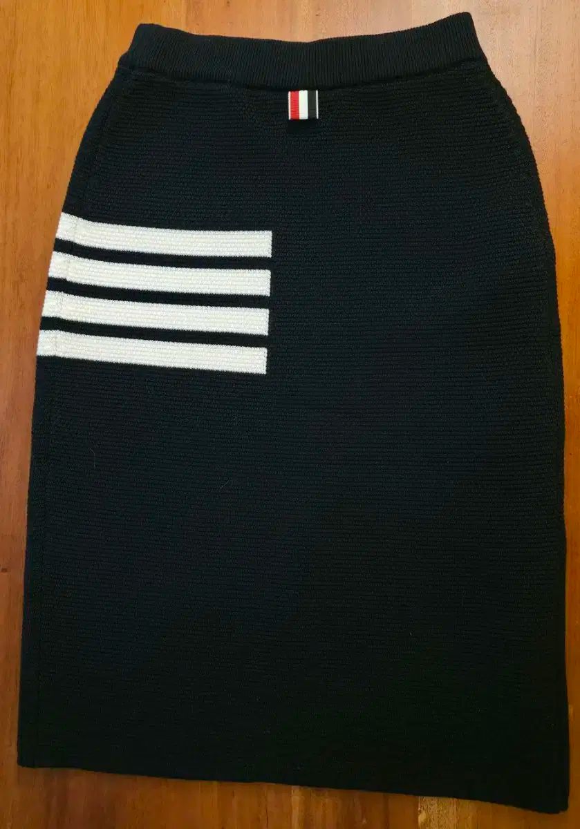 【THOM BROWNE】関税込★4BARリンクメリノウールスカート THOM BROWNE】関税込☆4BARリンクメリノウールスカート 三越