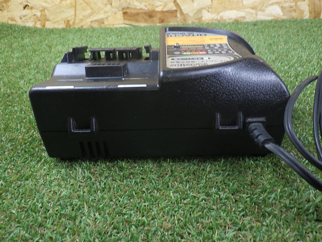 【WH-987】 中古品 HITACHI 日立 充電器 UC18YML2  限定SALE，定番 HITACHI UC18YML2 急速充電器 リチウム電池 14.4V-18V