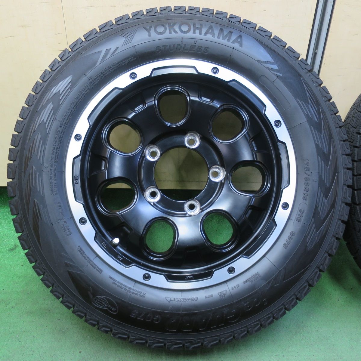 バリ溝 23年 キレイ 9.5分以上 ROCK KELLY CALDERA 175 80R16 スタッドレス ヨコハマ アイスガード G075 ロックケリー カルデラ 16インチ PCD139.7 5H 5092302イス