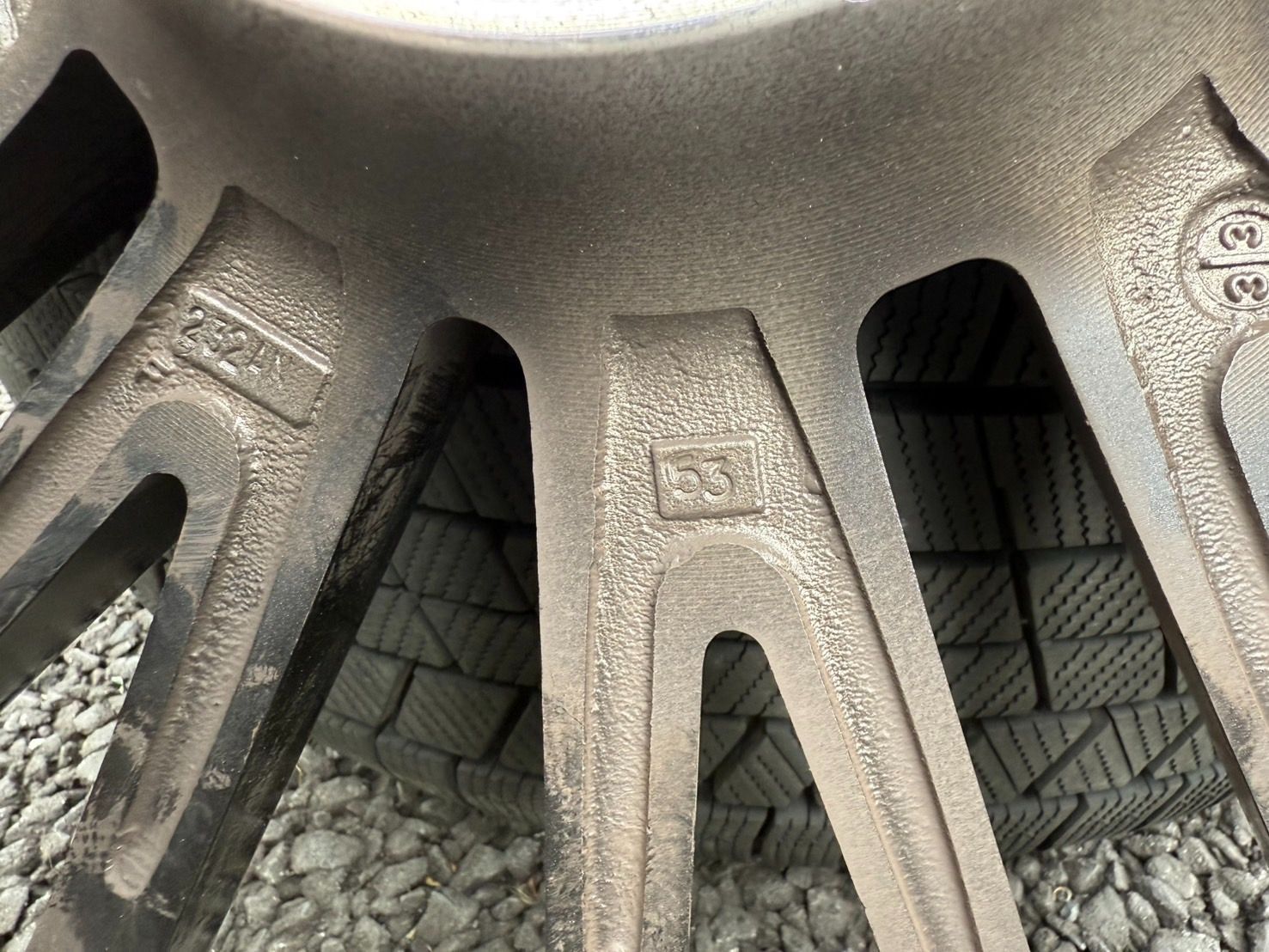 19×8.5J
