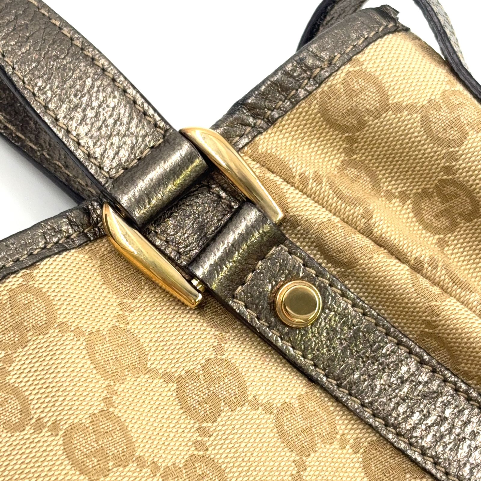 GUCCI ショルダーバッグ GGキャンバス アビー ストライプ 　ゴールド GUCCI ショルダーバッグ サコッシュ GGキャンバス ロゴ金具