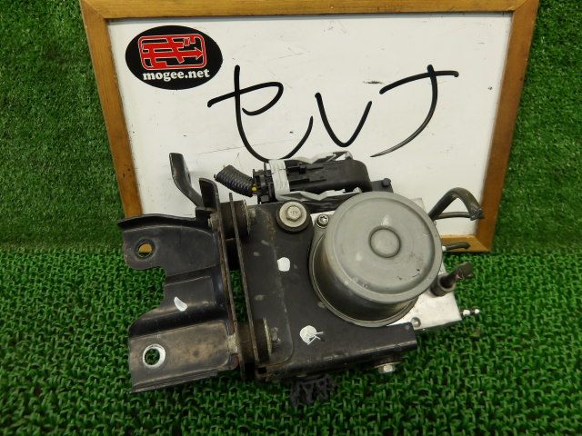 4FQ7038 BHX5 日産 セレナ GFC27 GFNC27 前期型 ハイウェイスター ABSアクチュエーター TD8417