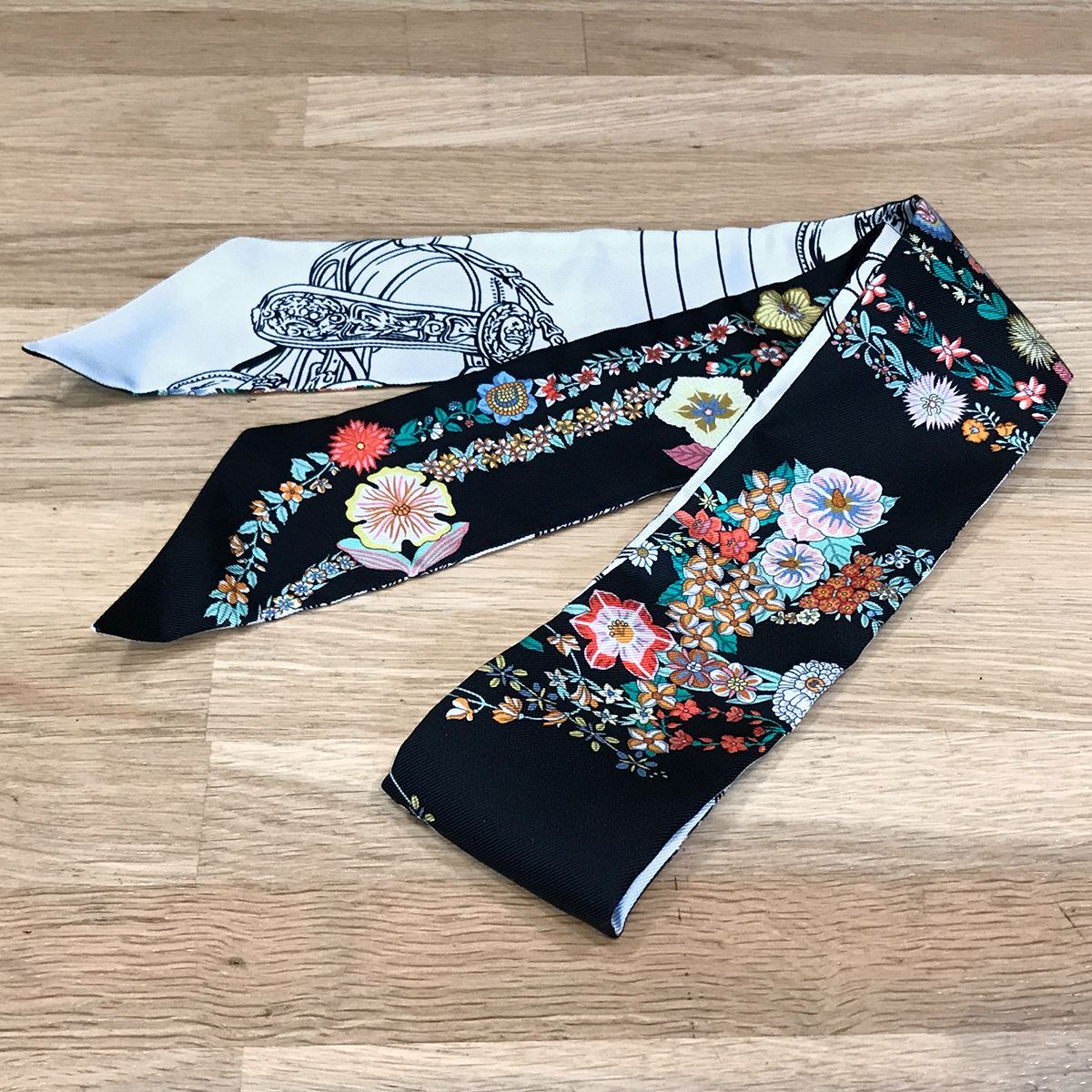 専用　新品　HERMESエルメス ツイリー ブリッドドゥガラ フルール　花柄 フェミニンな花柄【HERMES】ツイリーBrides de Gala en Fleurs