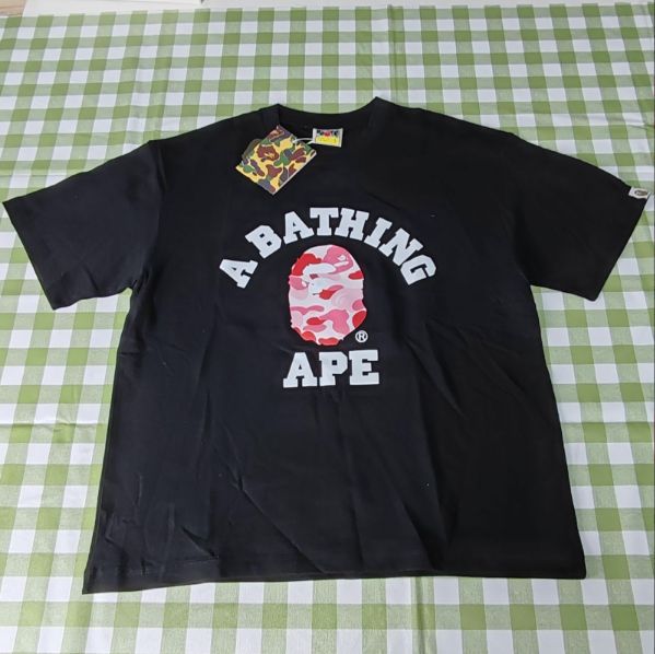 アベイシングエイプ Tシャツ ape ホワイト 男女兼用 アベイシングエイプ A BATHING APE ロゴ プリント 半袖 Tシャツ