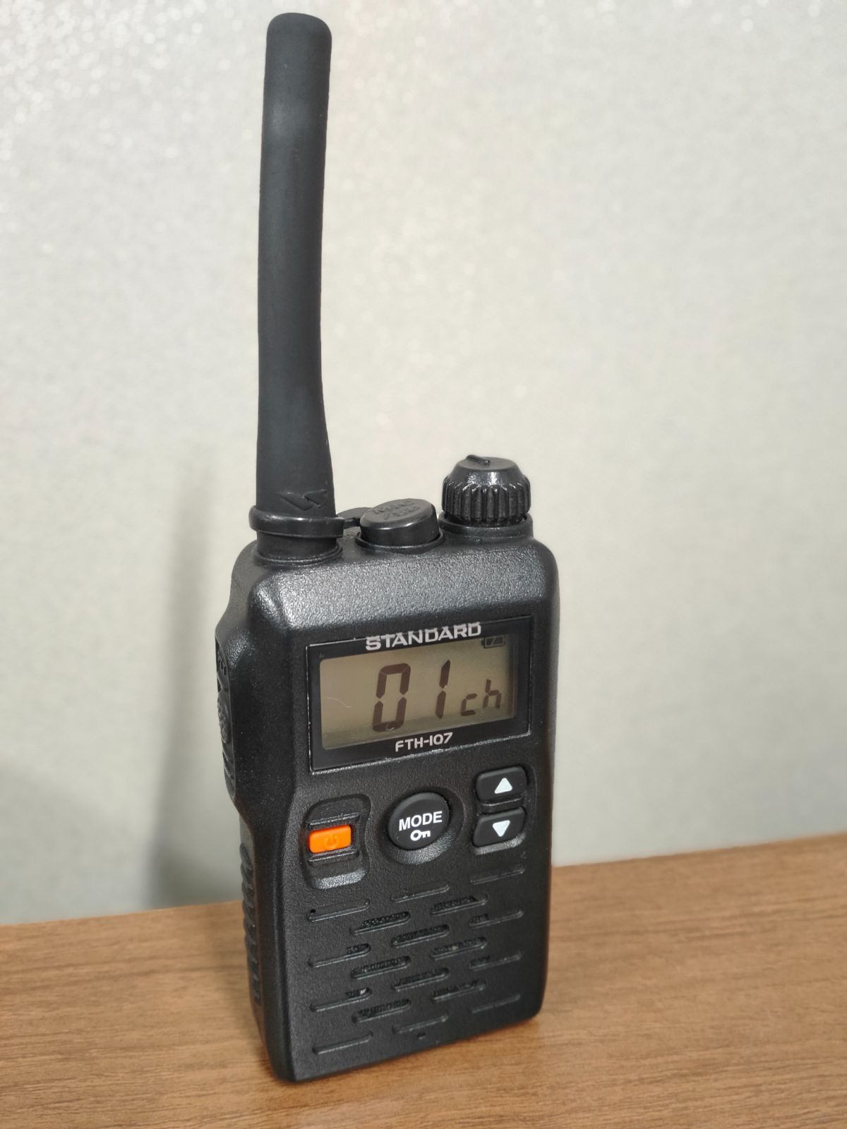 STANDARD 免許不用小型特定小電力トランシーバーFTH-107 1台のみ