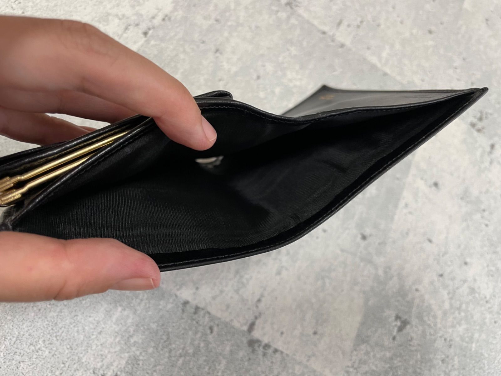 美品 CELINE セリーヌ ラウンドボタン がま口財布　(BLACK) CELINE ラウンドボタン がま口財布 (ブラック) - メルカリ