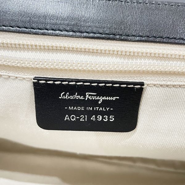 Salvatore Ferragamo ガンチーニ 肩掛け ワンショルダー AQ-21 ショルダーバッグ レザー