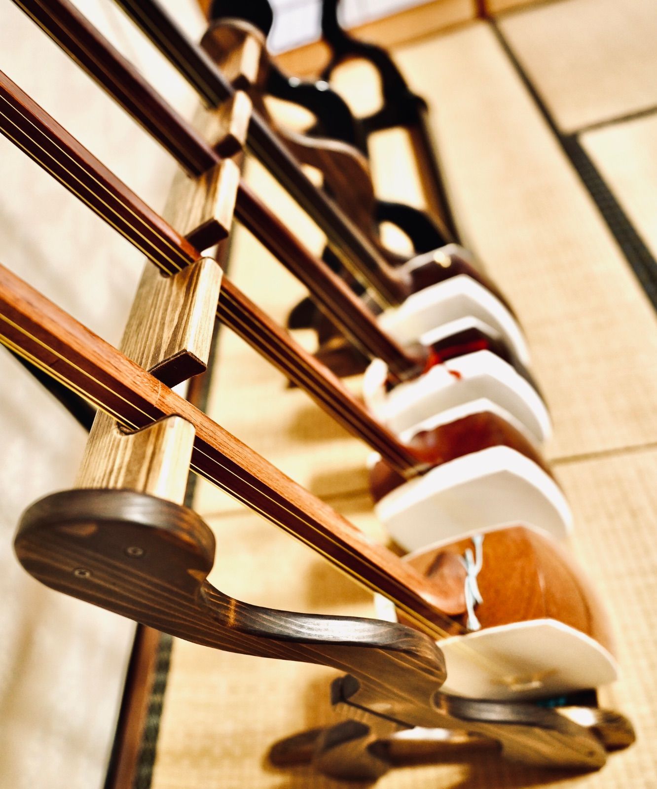 1台 手作り木工 木製三味線スタンド オイル仕上げ 4丁掛け ウッドレジン エポキシ