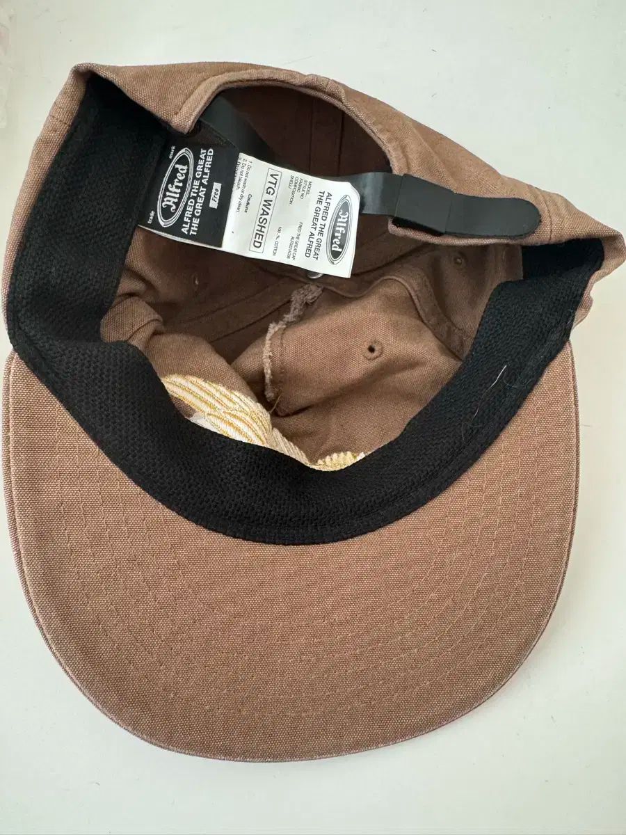 Alfred 帽子を売っています