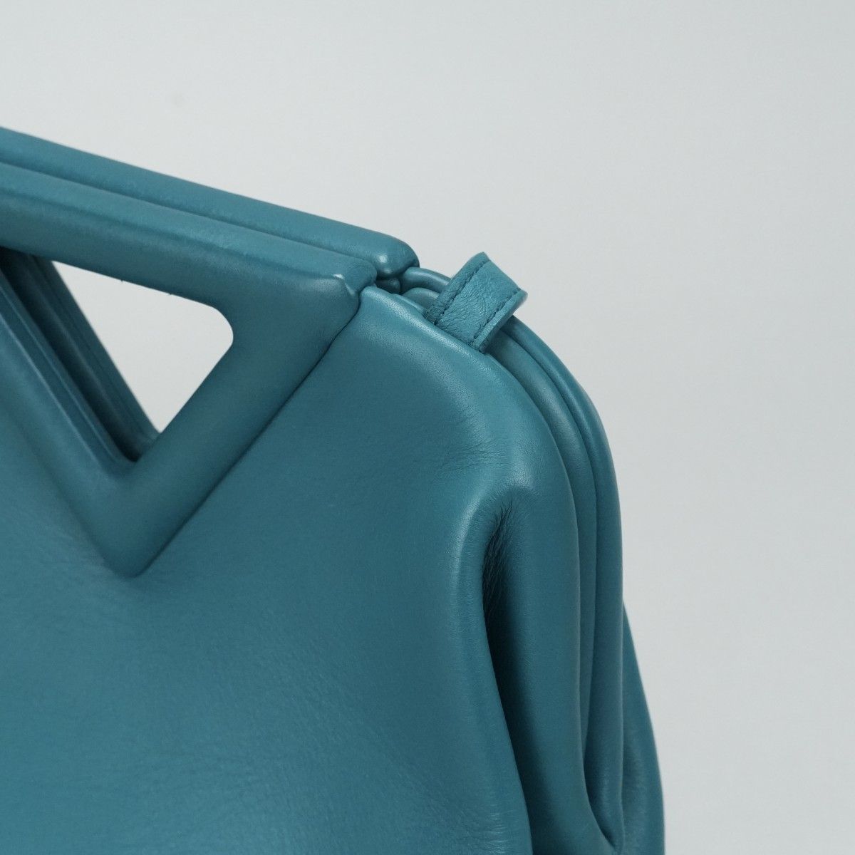 ボッテガヴェネタ BOTTEGAVENETA トライアングル ポイント