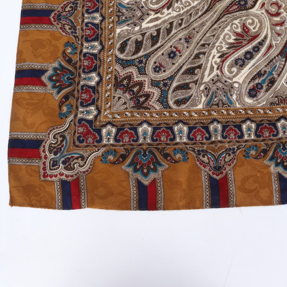 極美品✨イヴ・サンローラン シルク混大判スカーフ ペイズリー 総柄 極美品 イヴ サンローラン 大判 YSL シルク混 スカーフ ペイズリー 総