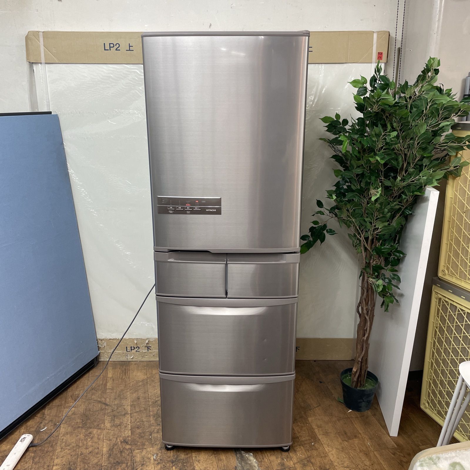 R519 ☀️ ジモティー限定価格！ HITACHI 冷蔵庫 (401L 右開き) 17年製 