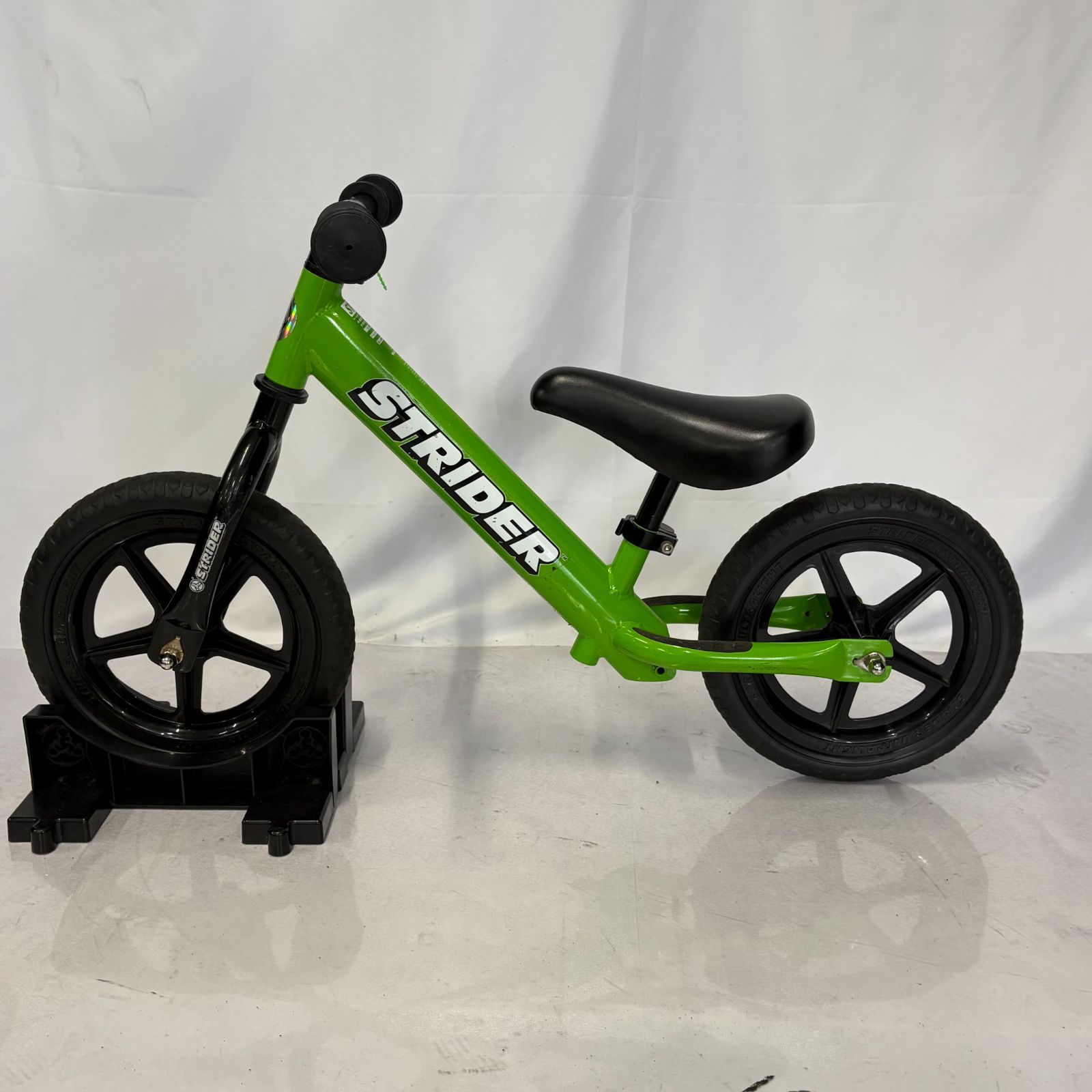 週末限定価格STRIDERストライダーキッズバランスバイク ST-J4