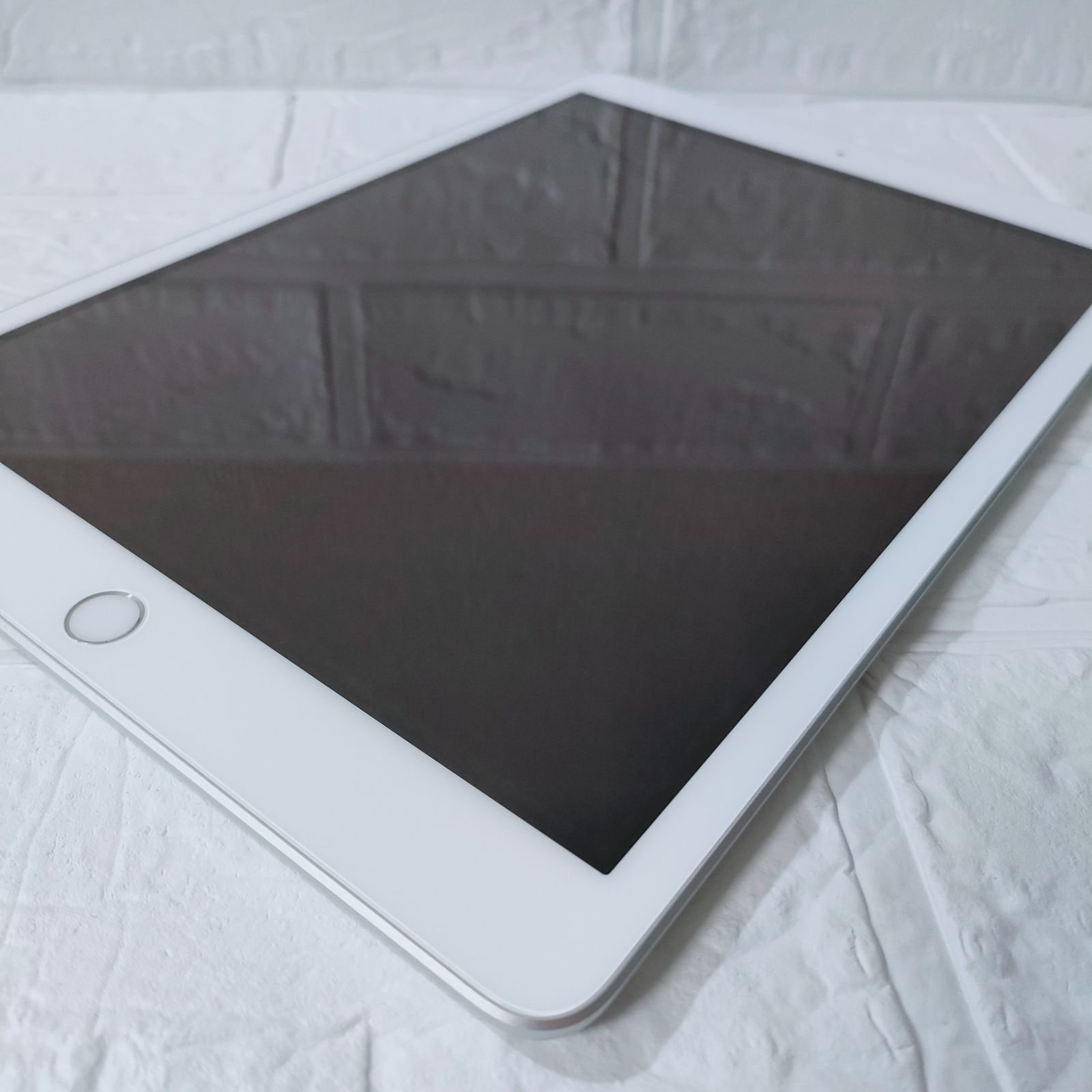 第8世代 iPad 32GB wifiモデル 管理No.s300