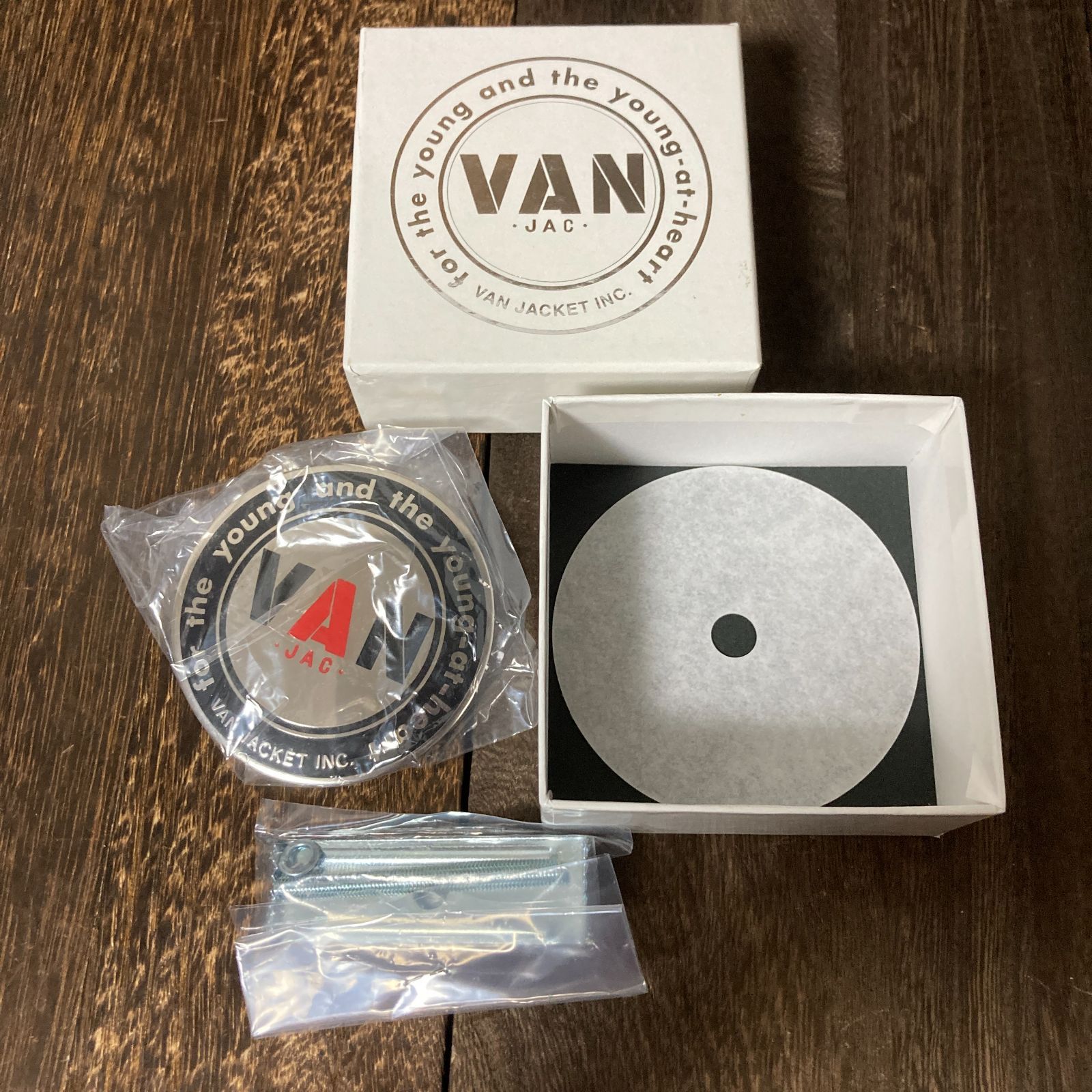 VAN JAC カーバッジ ロゴ エンブレム ヴァンジャケット - メルカリ