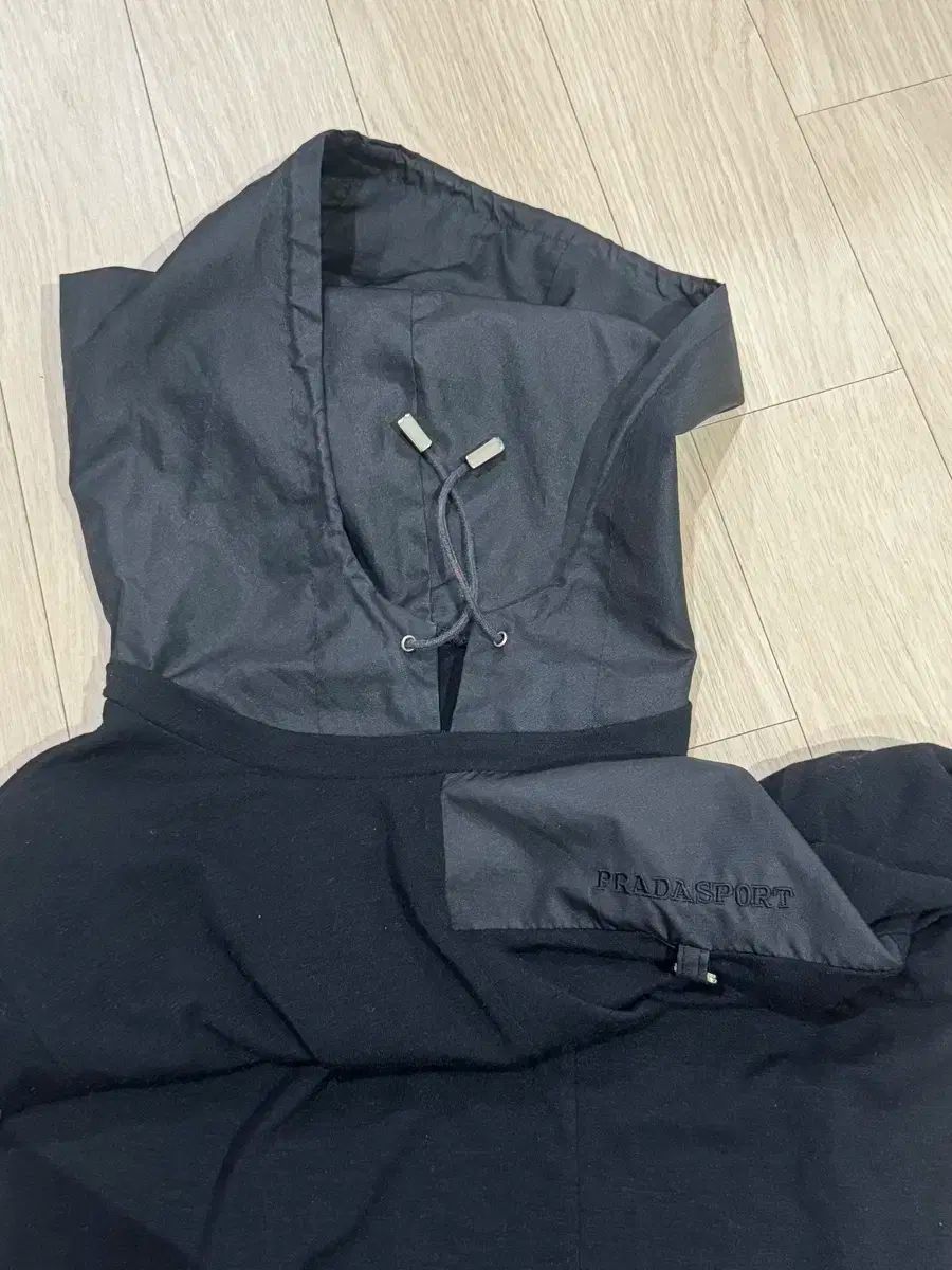 PRADA プラダ スポーツ フード付きTシャツ 黒