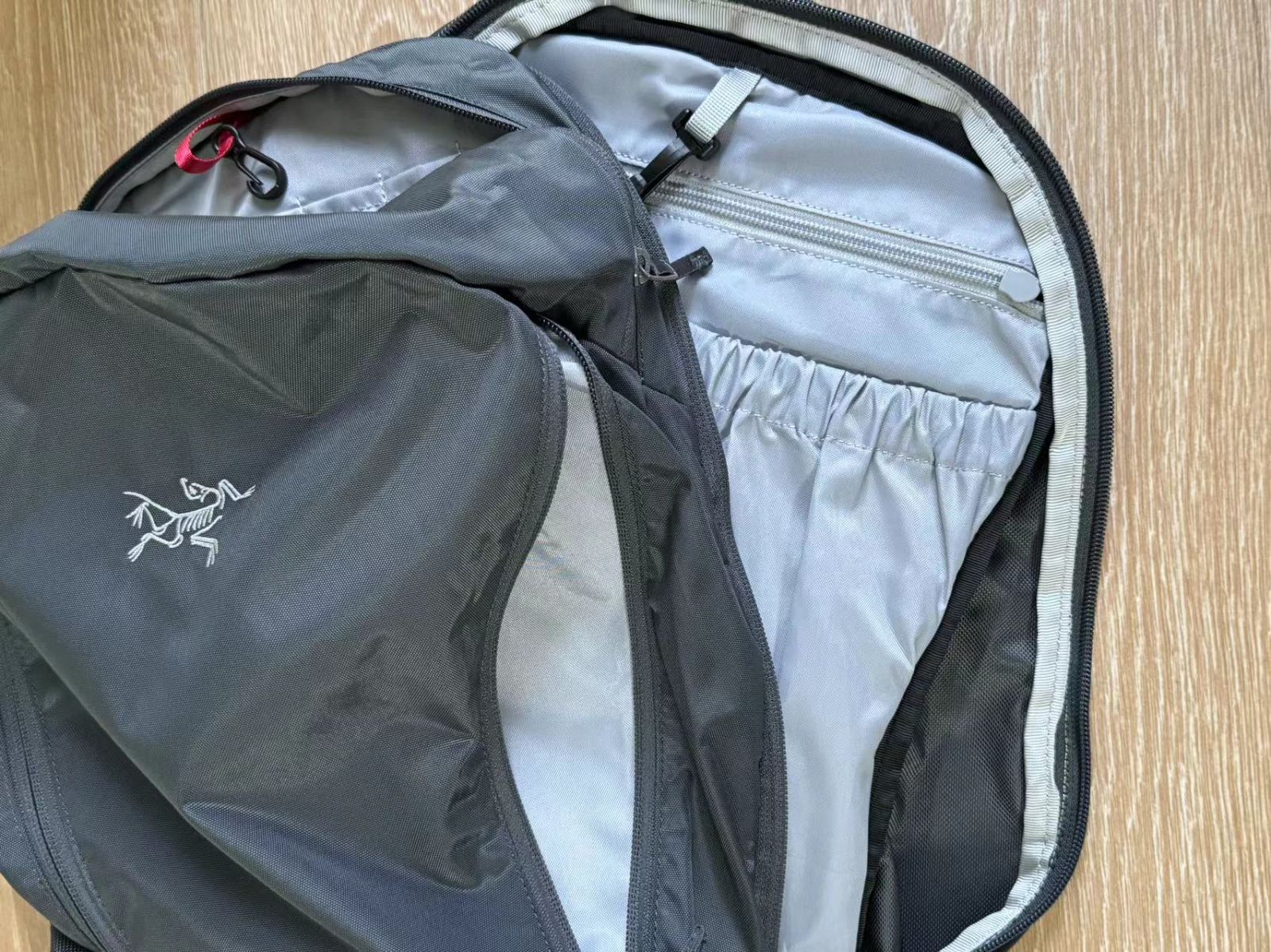 アークテリクスgray  ARCTERYX リュック バックパック マンティス26 デイパック メンズ レディース 軽量 26L