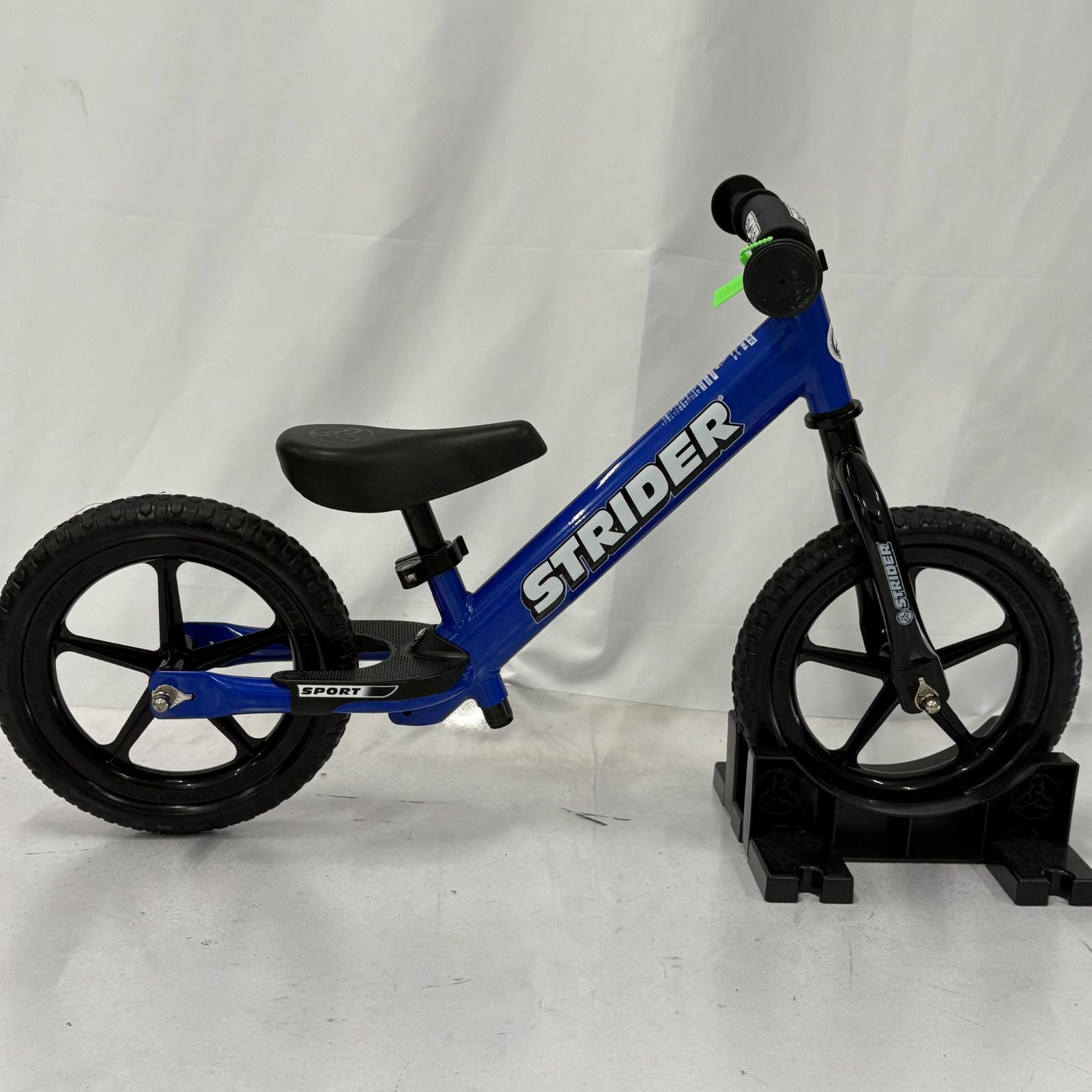 美品 人気カラー STRIDER ストライダー 12 Sport Model スポーツ