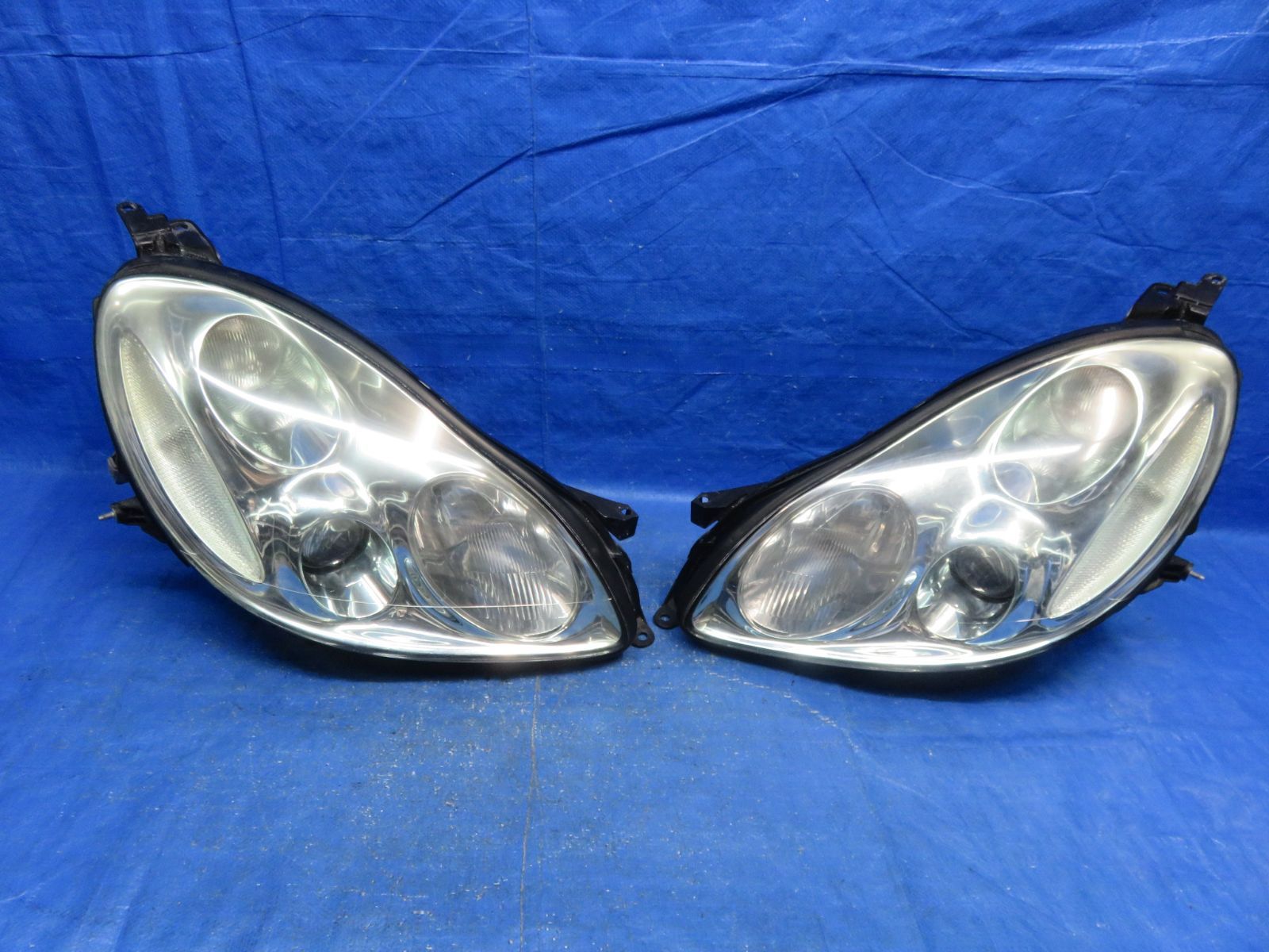 LA6879* 点灯OK ソアラ UZZ40 前期 ヘッドライト/HID ヘッドランプ