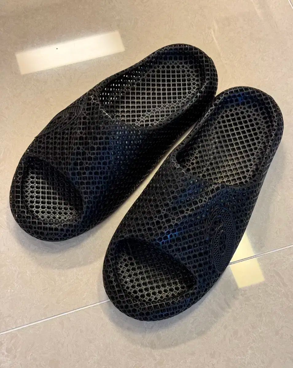 【雷市場（ポンジャン）商品韓国直送】L Asics(アシックス) アクティブブリーズ 3D スリッパ 黒