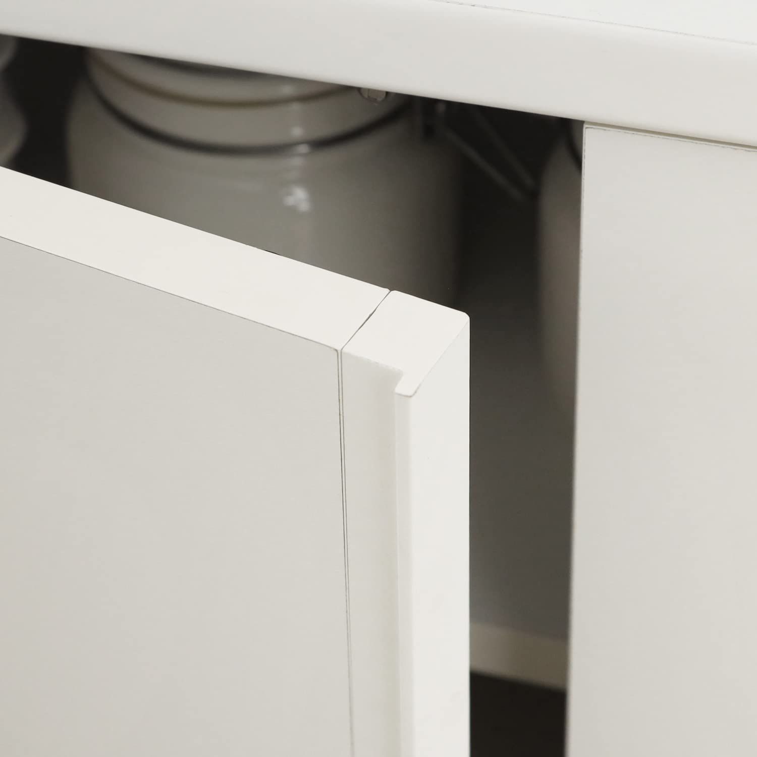 ダイニングに合わせた幅にできるユニット収納 シンプルなデザイン