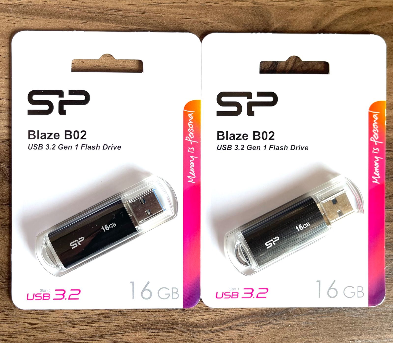 シリコンパワー USBメモリ 16GB USB3.1 &amp; USB3.0 ヘアライン仕上げ 永久保証 Blaze B02 SP016GBUF3B02V1K ggw725x Amazon | SP Silicon Power シリコンパワー USBメモリ 16GB USB3