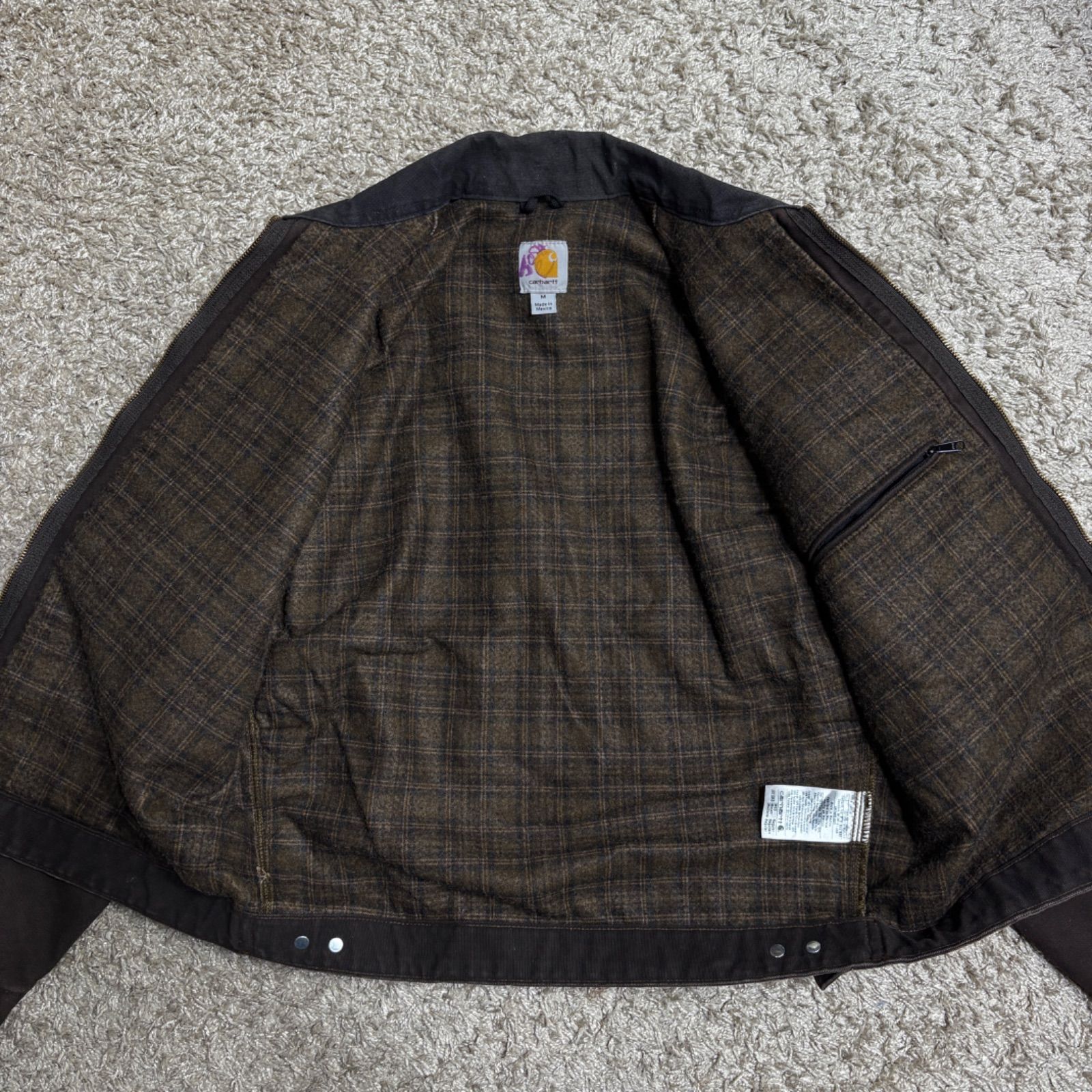 たつ希少USモデルCarhartt デトロイトジャケット DKB サイズM Carhartt カーハートデトロイトジャケット レアJ97 DKB短い - メルカリ