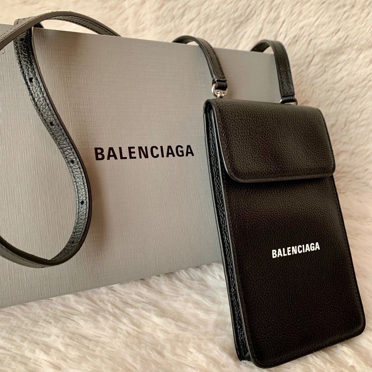 極美品】BALENCIAGA バレンシアガ CASH フォンケース ショルダーバッグ  