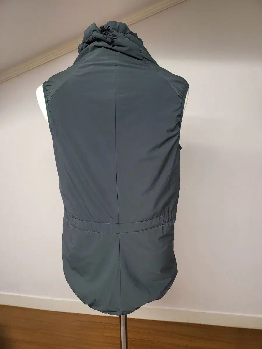  NIKE ナイキ エアロロフト 黒 ベスト S サイズ ベスト ジレ ベスト ジレ ビスチェ