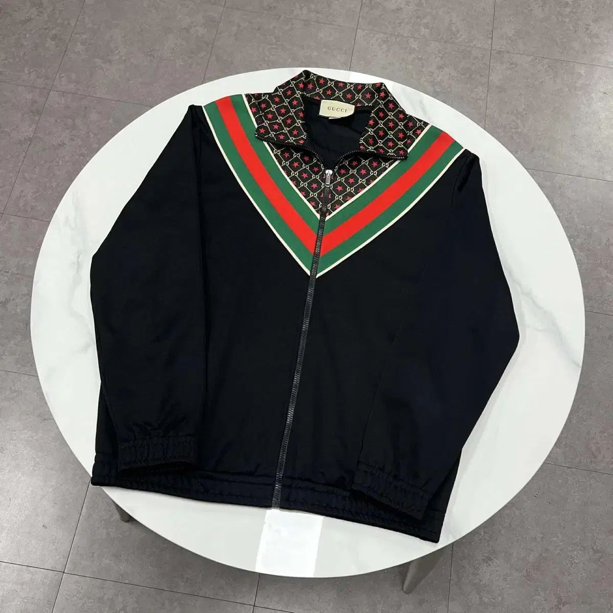 オーバ M } GUCCI(グッチ) GG ロゴ ジップアップ ジャケット - メルカリ