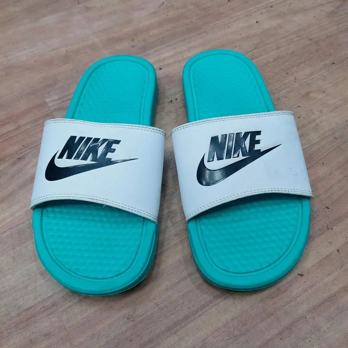 NIKE(ナイキ) ベネシュ スリッパ 250mm 5i27