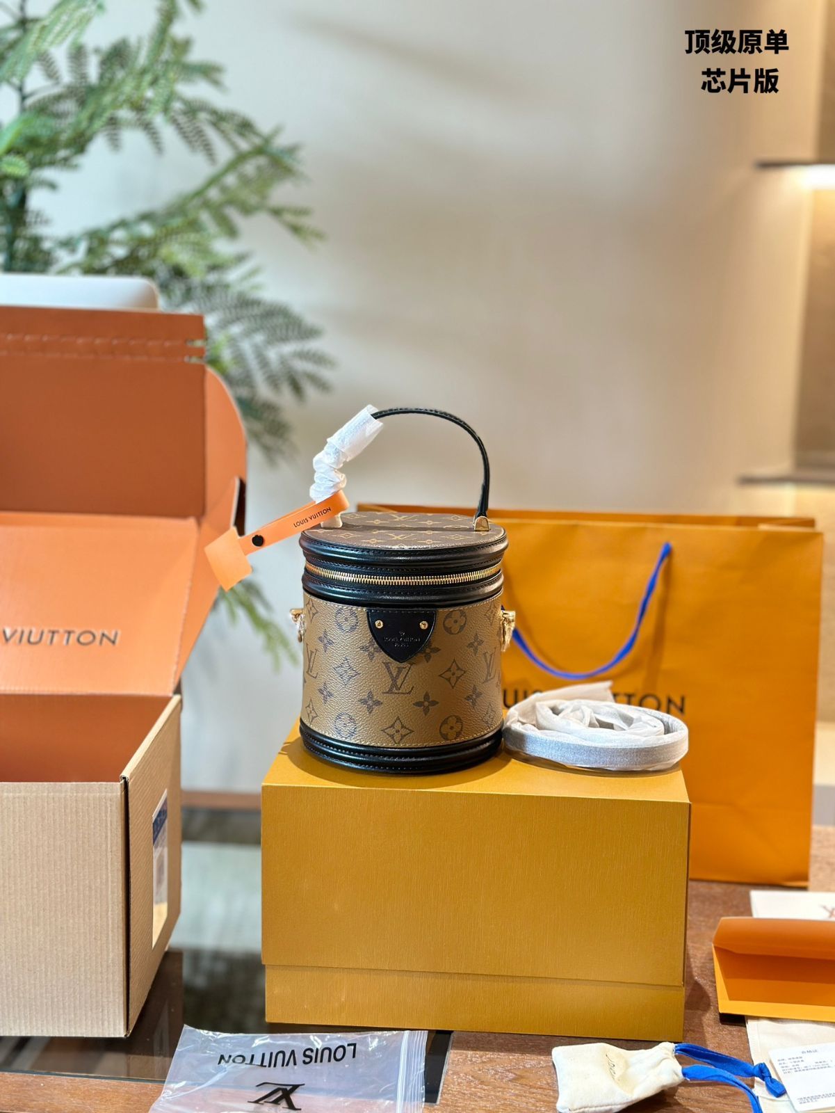 LOUIS VUITTON カンヌ ラウンドバッグ - 最新モデル | 全金属金具 | 電子チップ内蔵 | -WTO輸入1