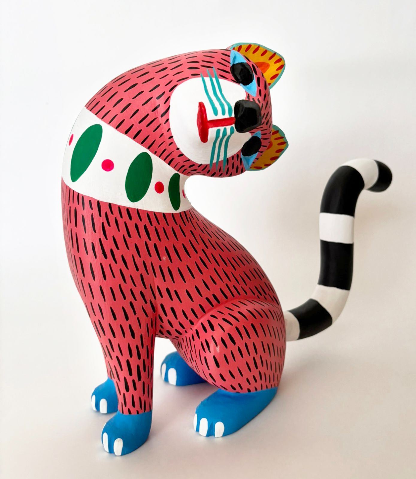 アレブリヘス メキシコ 首をかしぐ猫 赤ピンク サイズ大