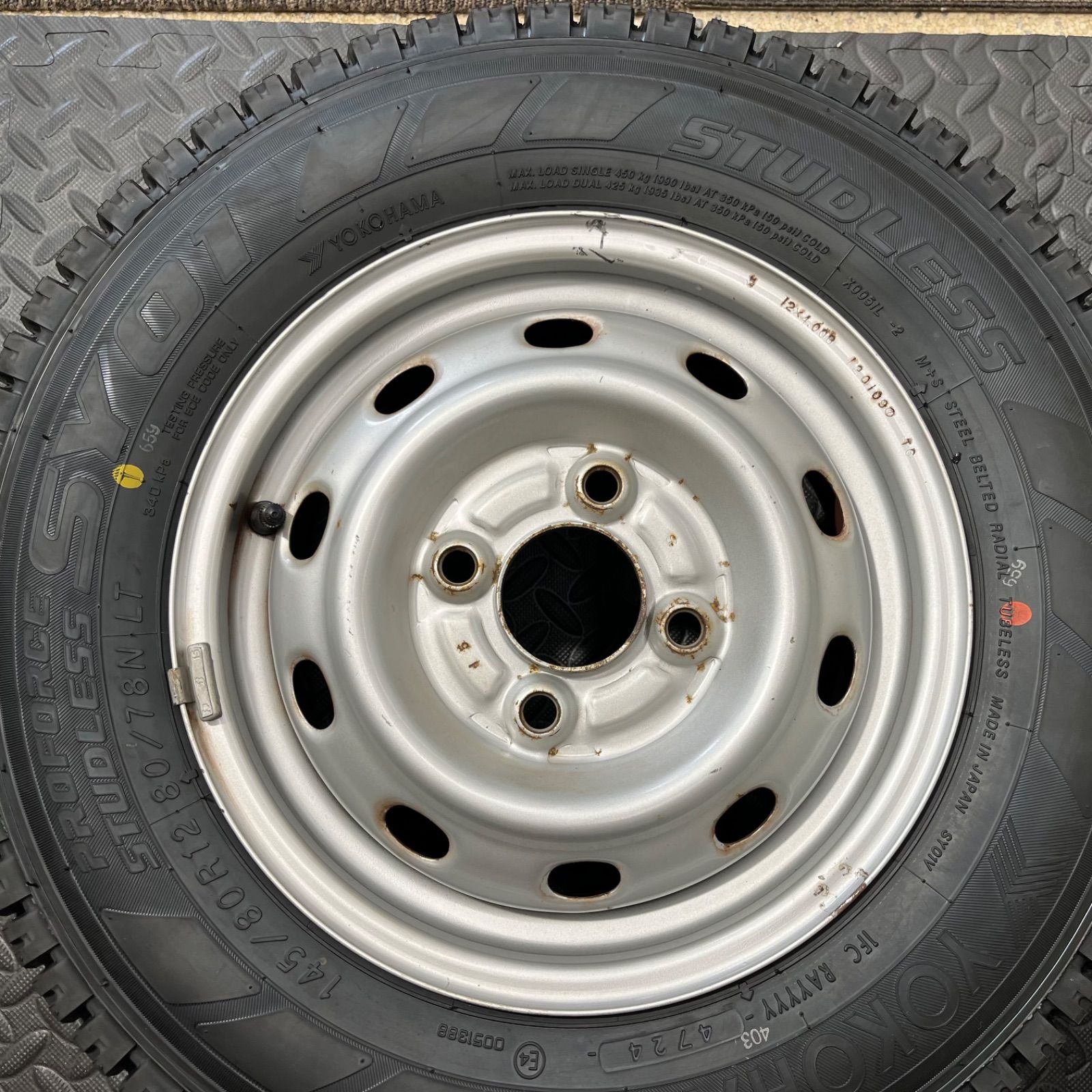 スタッドレスタイヤ