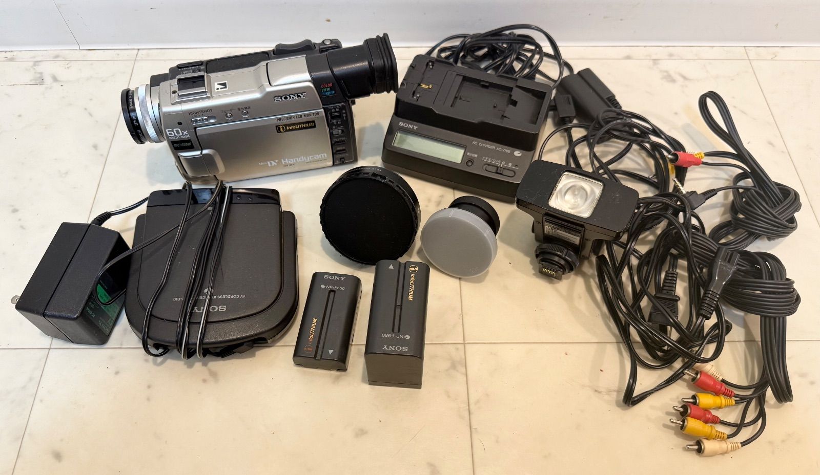 SONY DCR-TRV9 ハンディカム　ナイトショット　デジタルビデオカメラ SONY DCR-TRV9 デジタルビデオカメラ ハンディカム ナイトショット レンズ