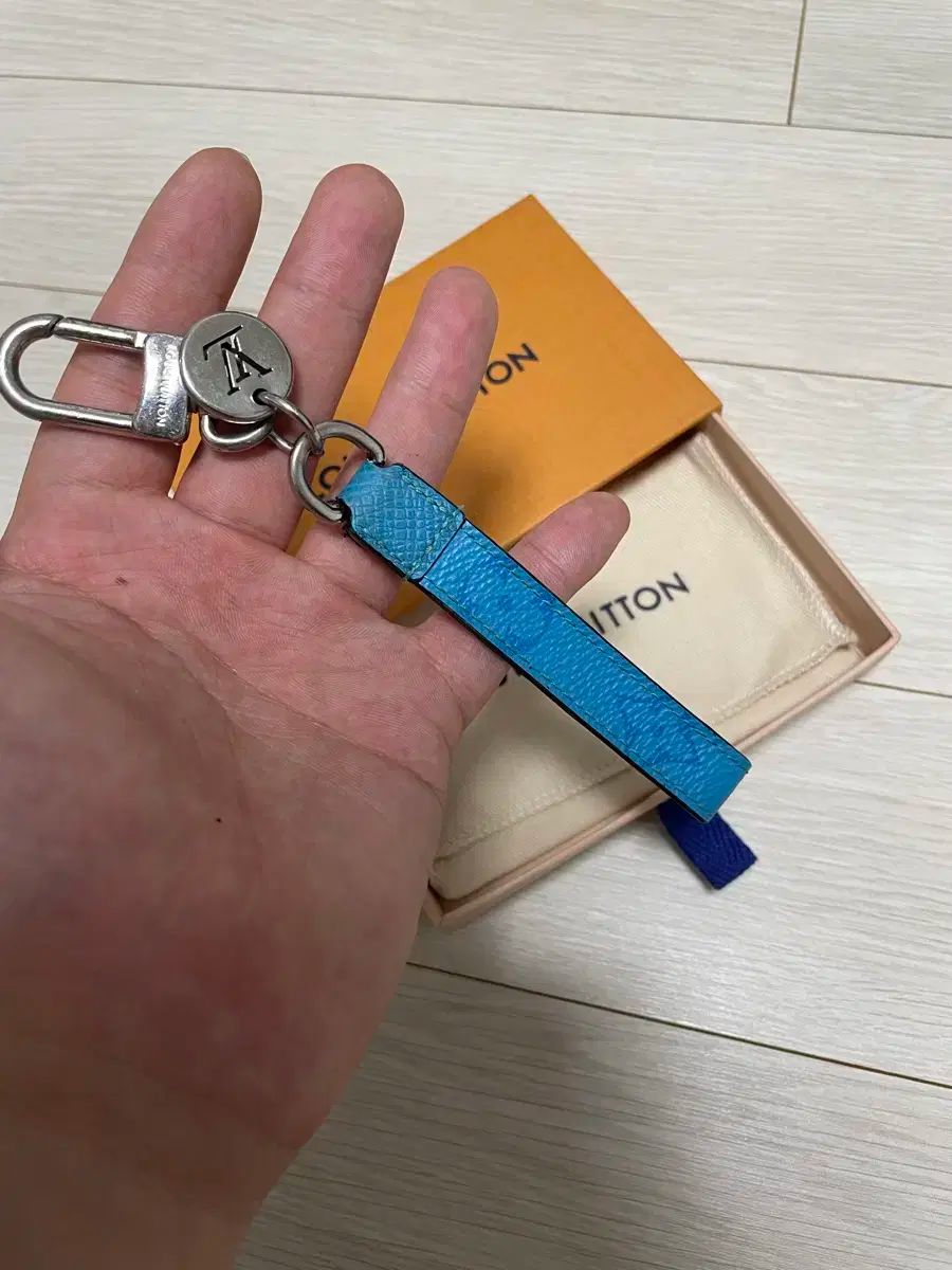 版 Louis Vuitton ルイヴィトン スカイブルー エクリプス キーリング