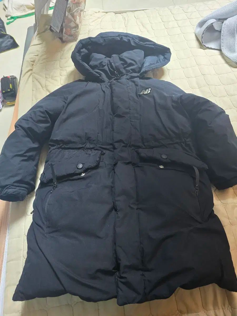 ニューバランス ブラック ロングダウンジャケット フード 取り外し