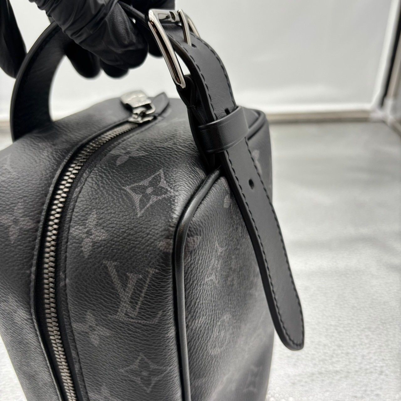 LOUIS VUITTON モノグラム エクリプス ドップキット ルイ・ヴィトン