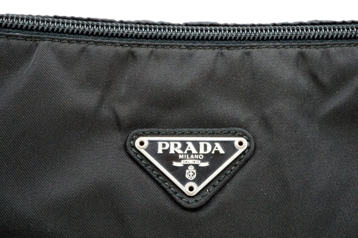 外観美品 PRADA アクセサリーポーチ 黒 ハンドバック 三角プレート 白タグ-