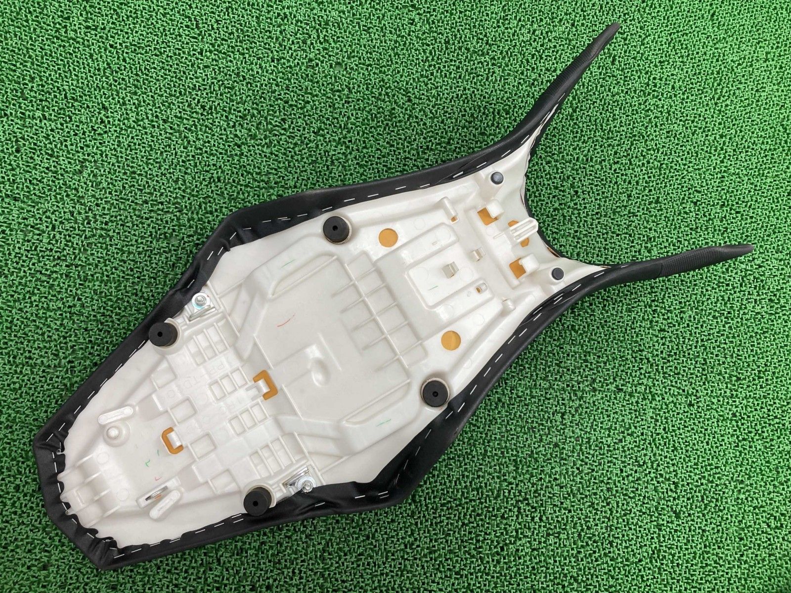 MT-09 シート 1RC ヤマハ 純正 中古 バイク 部品 RN34J 修復素材や