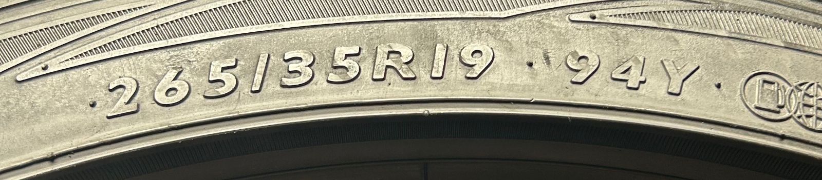 265|35R19 側面傷あり