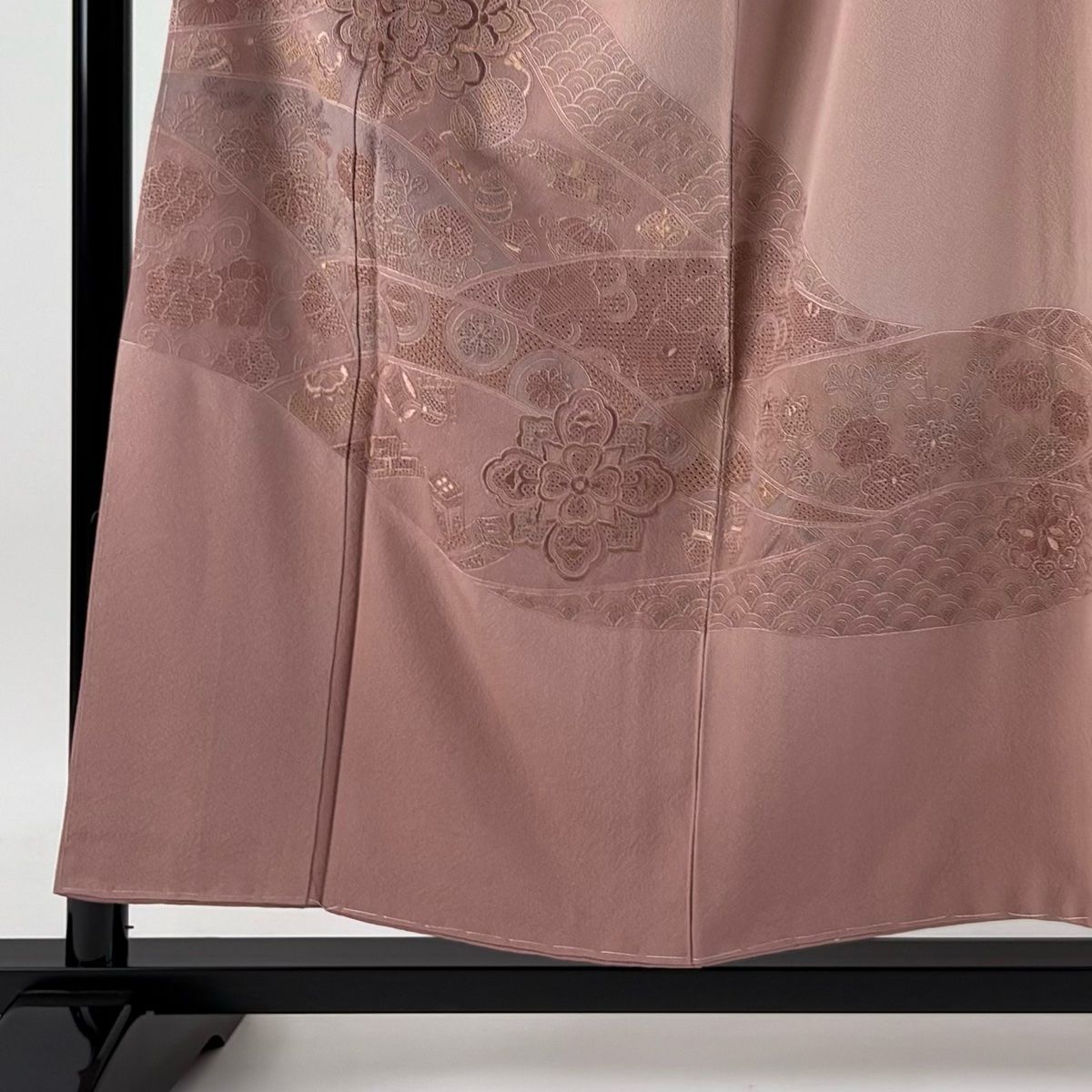 付下げ 身丈154.5cm 裄丈64.5cm M 袷 華文 宝尽くし 刺繍 ぼかし ピンク 正絹 秀品