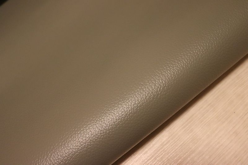 ライトグレー 220ds クロム革 牛革 国産 レザー シボ型押し はぎれ 一枚革 レザークラフト 革 皮 本革 diy 生地 材料