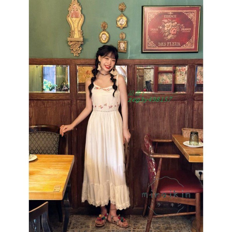 リゾートワンピース ワンピース レディース ロングワンピース 夏 キャミワンピース 裾フリル 白ワンピース ア 30代 フ ワンピース 花柄刺繍 40代 zeg3y498157