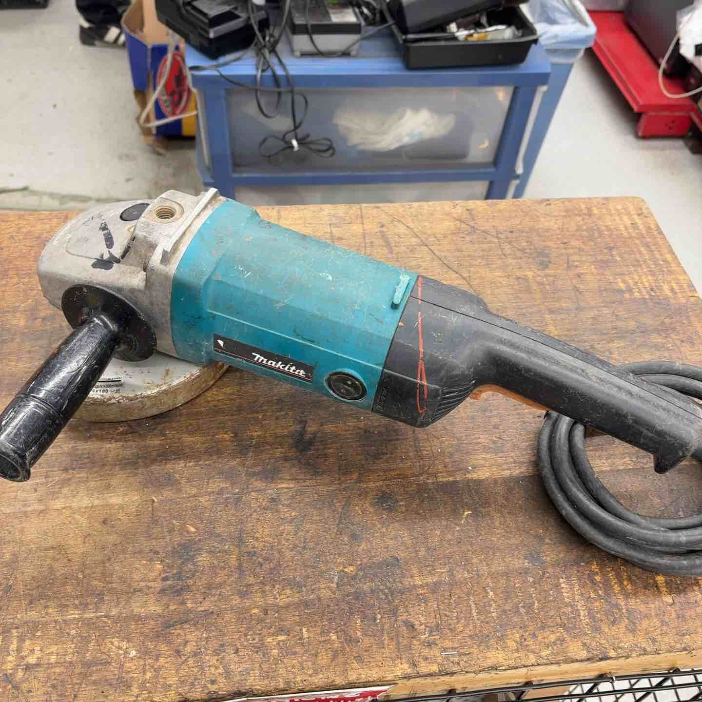 マキタ makita 180mmディスクグラインダー 9047L 八潮店
