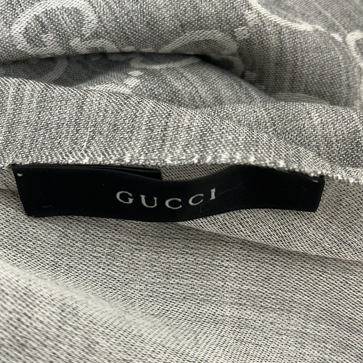 【美品】GUCCI GGロゴ ストール　 チャコールグレー グッチ シルク混 GG柄 正方形ストール（スカーフ
